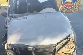 Молодой водитель «Калины» протаранил столб в Балаково, его пассажирка в больнице