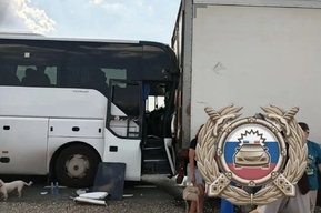 В Саратовской области столкнулись автобус и большегруз: есть пострадавшие
