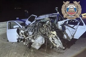 «Приора» врезалась в бетонное ограждение в Энгельсском районе: двое погибли на месте