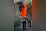 На Шелковичной полыхает полуразрушенный дом (ранее опасения по этому поводу высказывали местные жители)