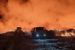 Четвертый за месяц «мусорный» пожар в Саратовской области: в Балаково сильно горит городская свалка