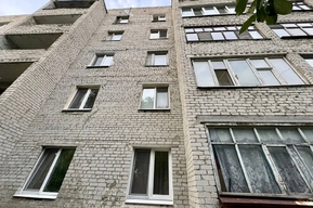В Саратовской области двухлетний мальчик травмировался после падения с высоты