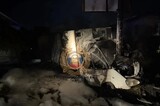 Вечером в Саратове «ГАЗель» врезалась в столб и загорелась: водитель госпитализирован