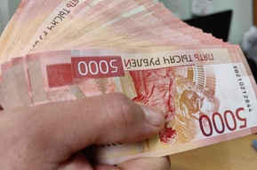 Саратовец наугад стучался в чужие двери и в итоге положил в карман 100 тысяч