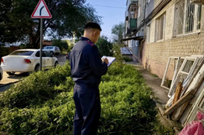 Двухлетний мальчик пострадал при падении с третьего этажа дома в Заводском районе
