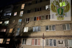 Стало известно о состоянии двухлетнего мальчика, который выпал из окна третьего этажа дома в Заводском районе
