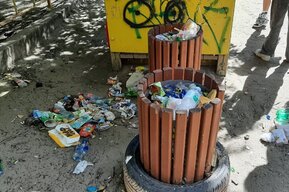 Жители Ленинского района вынуждены растить детей среди безобразных гор мусора (видео)