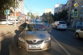 На Навашина Toyota сбила девушку и подростка