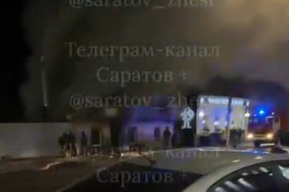 Мужчина пострадал на ночном пожаре в центре Саратова