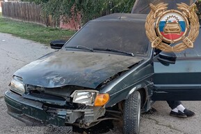 В Балаково юноши врезались в дерево на «четырнадцатой»: один из них госпитализирован
