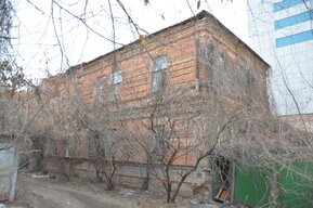 Аварийный и уже давно снесенный дома в центре Саратова через суд исключили из списка выявленных ОКН