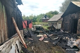 В Аркадаке загорелись дом, надворные постройки и автомобиль: есть пострадавший