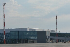 Утром в Саратове закрыли для полетов аэропорт, московские рейсы задерживаются со вчерашнего вечера