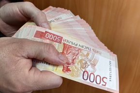 Саратовская область по средней зарплате в 2,7 раза отстает от Москвы и входит в тройку аутсайдеров в ПФО