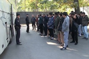 В Гагаринском районе заметили автобус с десятками нелегалов