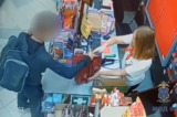 Покровчанин решил отовариться за счет 25-летней незнакомки и попал под статью