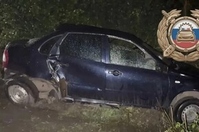 В Ртищевском районе водитель «Калины» врезался в столб и попал в больницу, его пассажирка погибла