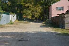 На строительство дороги в центре Саратова хотят добавить 40 миллионов (место для неё ещё не освободили от домов и сараев, но фирма Киракосяна уже осваивает бюджет)
