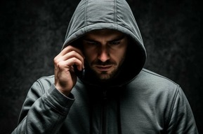 Общение с «прокурором» стоило жительнице Энгельса всех сбережений