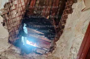 Чиновников обязали предоставить жильё жильцам аварийного дома, в котором обрушился потолок 