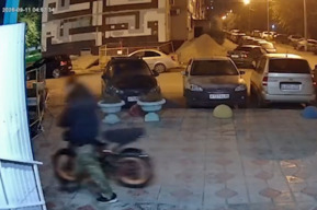 Юноша оставил электровелосипед у дома, а наутро его там не было