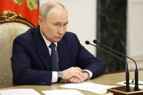 Президент РФ удостоил почетного звания директора организации, спонсировавшей избирательную кампанию депутата областной думы