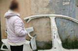 После падения ветви дерева на машину женщина должна была вернуть УК деталь: как так получилось