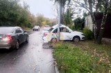 Молодой водитель «Гранты» попал в больницу после столкновения со столбом в Волжском районе