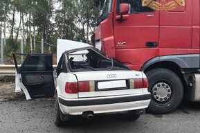Водитель Audi пострадал в ДТП с двумя фурами в Лысогорском районе