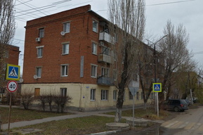 В Энгельсе жителям рекомендовали отселиться и снести аварийный четырехэтажный дом