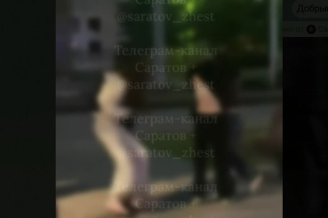 В центре Саратова избили девочку: полицейские установили участниц конфликта — им 16 и 18 лет
