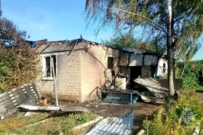 В селе загорелся дом: женщине помогли выбраться, а мужчина погиб в огне