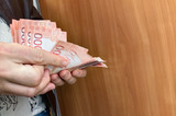 Мужчина предложил сотруднику ДПС взятку в 100 тысяч рублей: возбуждено уголовное дело 