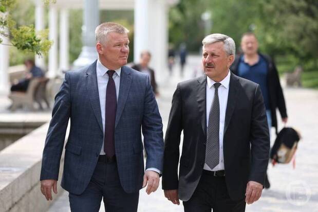 Исаев с душком: что может помешать объективному решению по делу в отношении саратовского вице-губернатора, который после ночного ДТП дышал на инспектора алкоголем, а затем скрылся от полиции в «скорой»