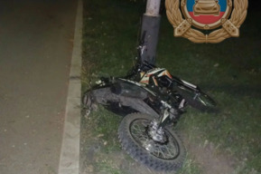 Молодой мотоциклист въехал в столб и погиб 