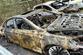 На парковке во дворе дома в областном центре сгорели пять машин