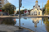 «Всё разрыли и бросили»: в Саратове затапливает центральную улицу