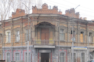 В Саратове за рубль продают гостиный двор (весной за него просили 17 миллионов)