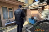 В доме нашли труп немолодого мужчины: организована проверка