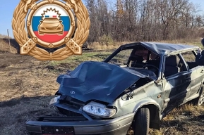 «Четырнадцатая» съехала с дороги и опрокинулась: один человек погиб, другой — пострадал 