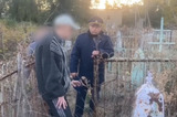 Женщина и ее сын несколько лет систематически издевались над приемными детьми. Труп одного ребенка пять лет пролежал под полом