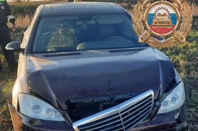 «Приора» перевернулась, Mercedes вылетел с дороги