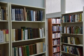 Предприниматели поставили книжки в библиотеку и остались без денег