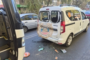 Автобус столкнулся с иномаркой в Саратове